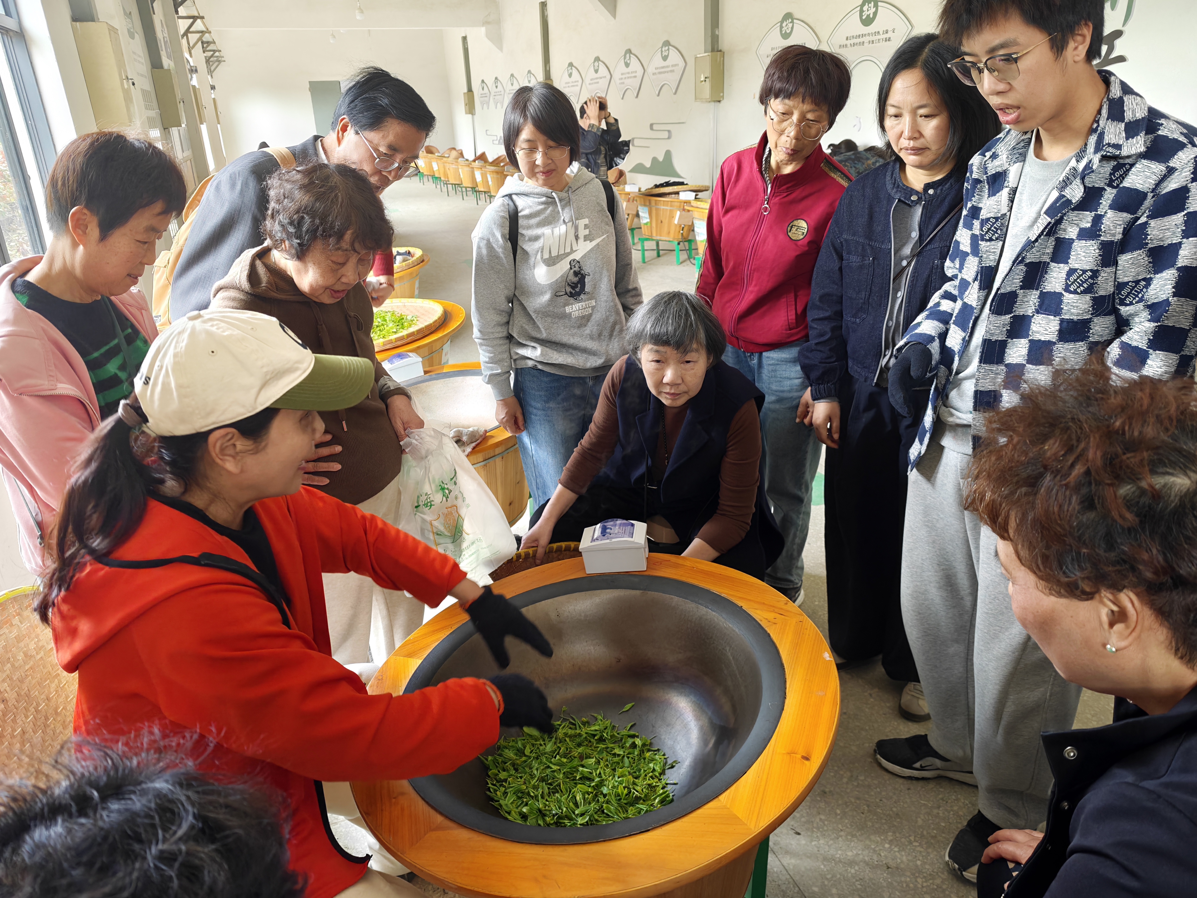 炒茶技巧讲解示范中 (3).jpg