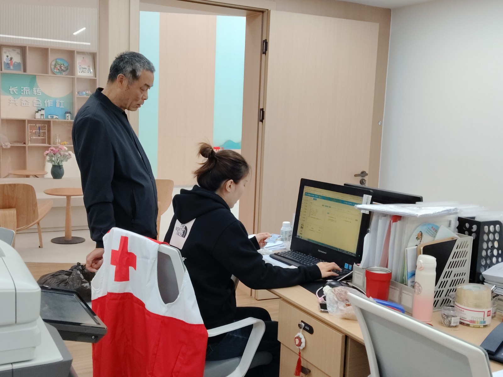 长山社区：社区助力“线上办” 社保认证更便捷.jpg