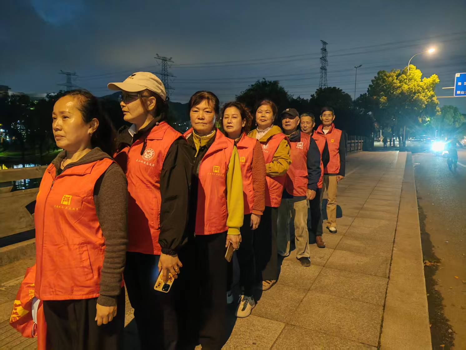 长山社区：平安守护在行动 志愿巡逻筑防线.jpg