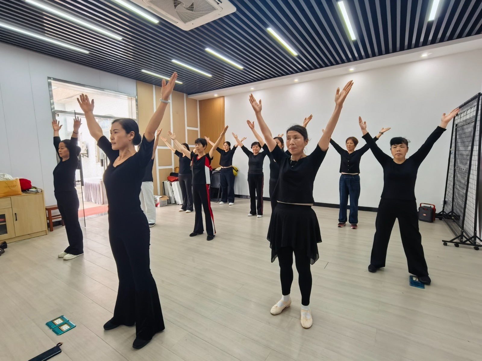 家在柴桥：形体培训进社区 公益课程润民心.jpg