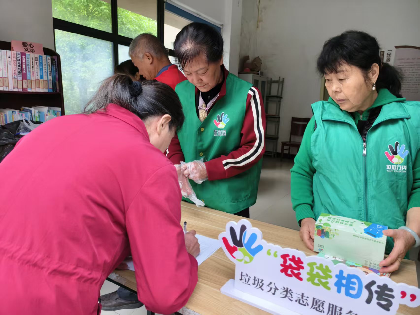 长山社区：垃圾分类新风尚 绿色兑换进社区.jpg