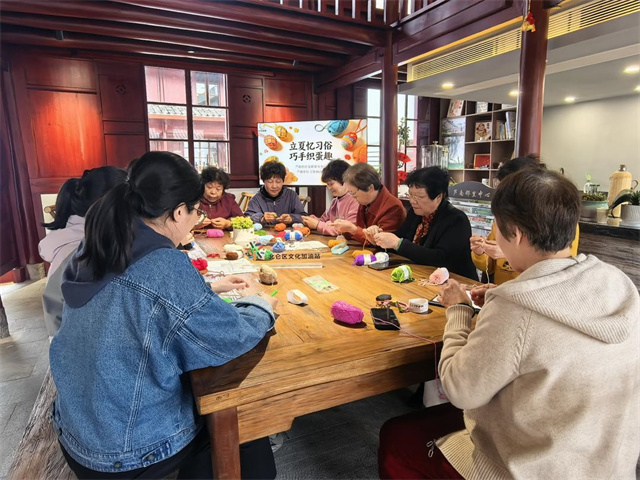 北仑柴桥成校：立夏钩蛋套，巧手连侨心.jpg