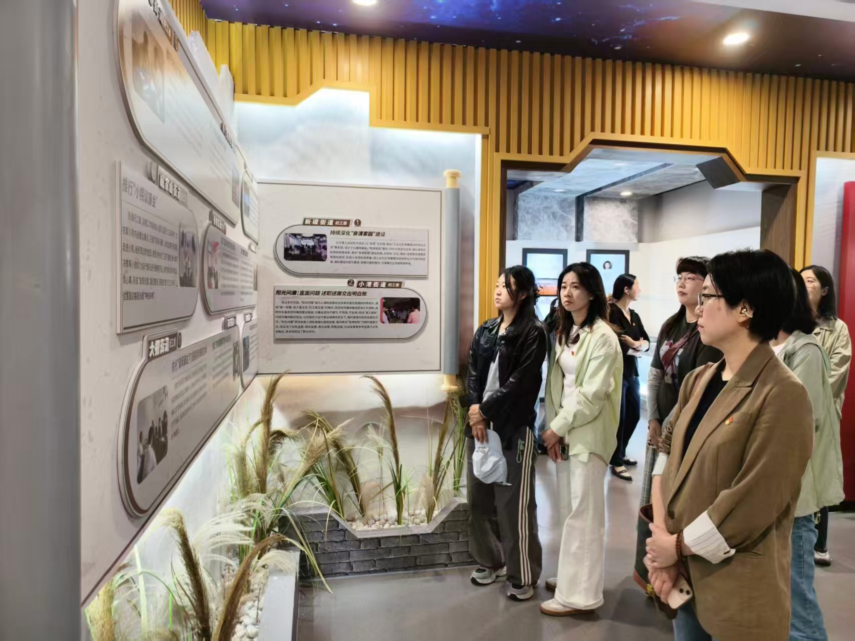 长山社区迎奉化妇联参观 共话清风建设与妇联创新.jpg