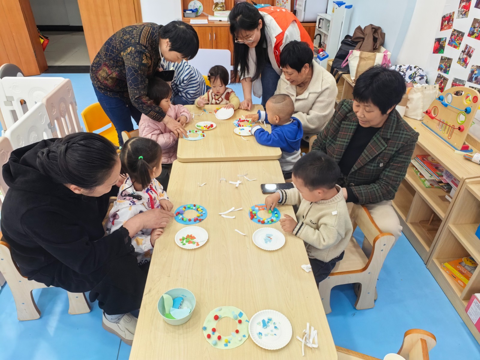 小浃江社区党群服务中心：亲子活动巧手趣玩迎初夏.jpg