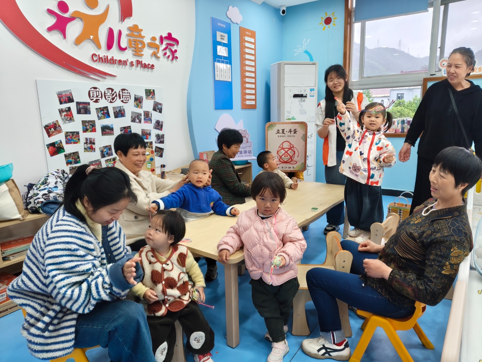 小浃江社区党群服务中心：缤纷立夏斗蛋忙，五彩蛋套祈安康.jpg