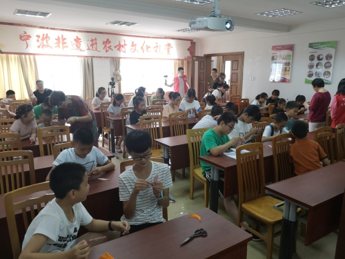 宁波“非遗”课堂走进假日学校.jpg