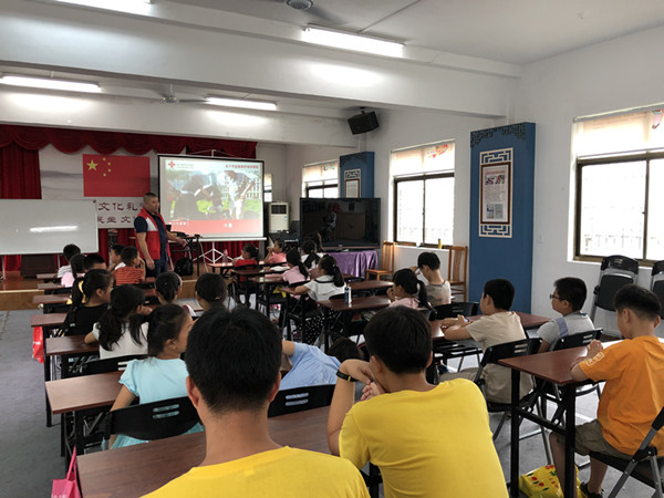 陈华浦社区：假日学校开展防中暑知识培训.jpg