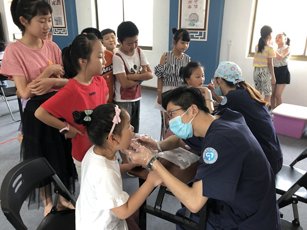 陈华浦社区：假日学校开展青少年口腔健康教育.jpg