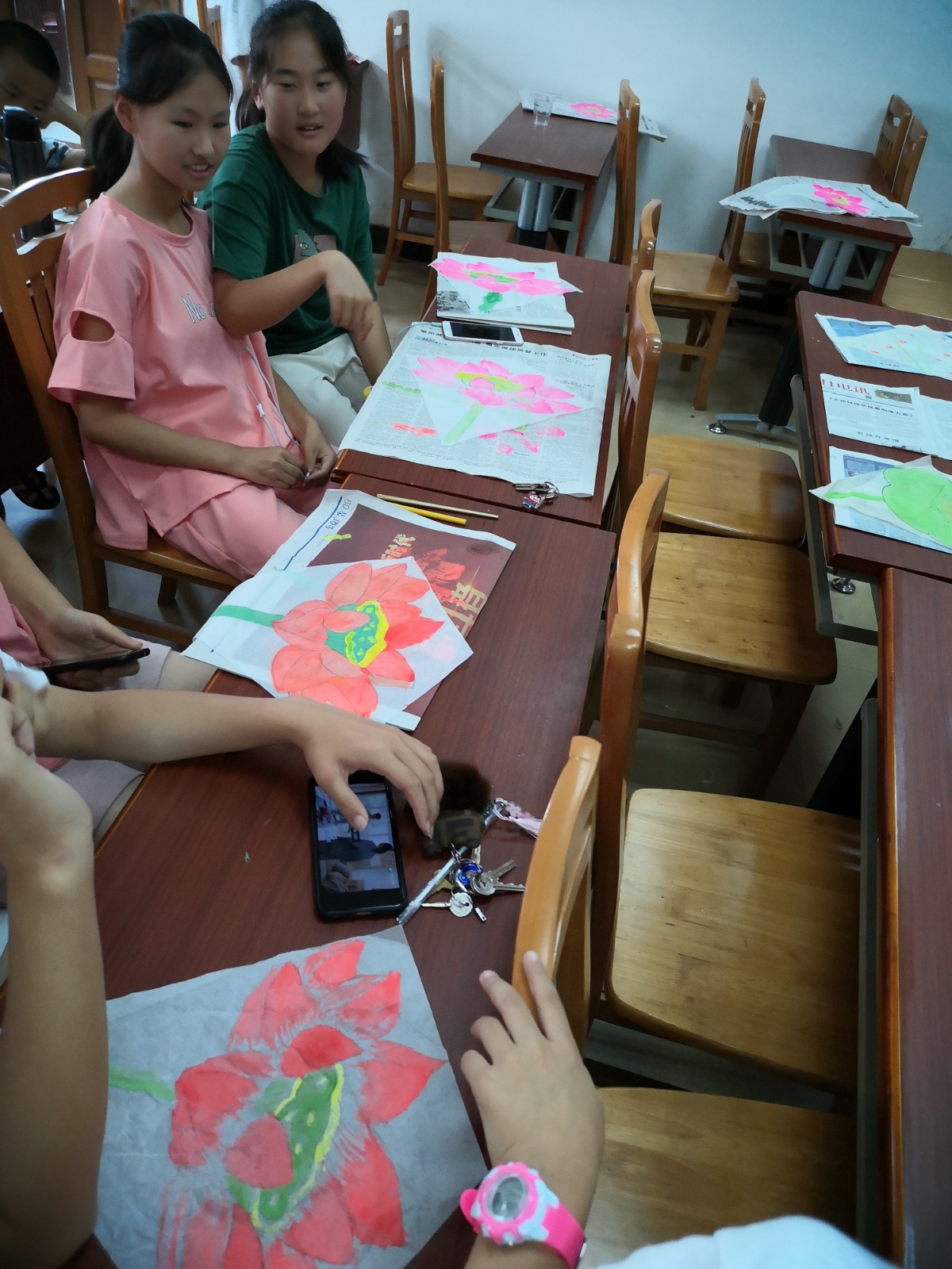 开展手工风筝制作课程.jpg