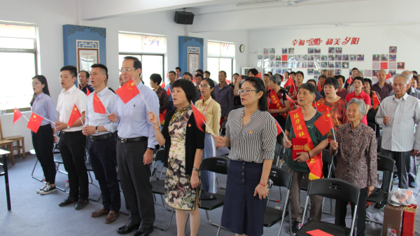 陈华浦社区：举办“百家礼堂升国旗 唱国歌 赞祖国 迎国庆”活动.jpg