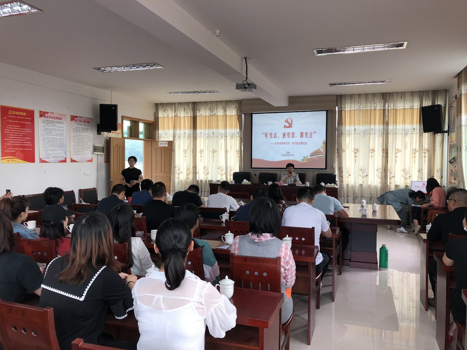 北仑区春晓洋沙山大讲堂走进慈岙村，开展“听党话、感党恩、跟党走”党课活动.jpg