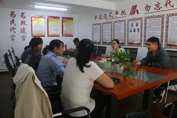 黄鹂社区：人大代表进社区 为民解困分忧.jpg