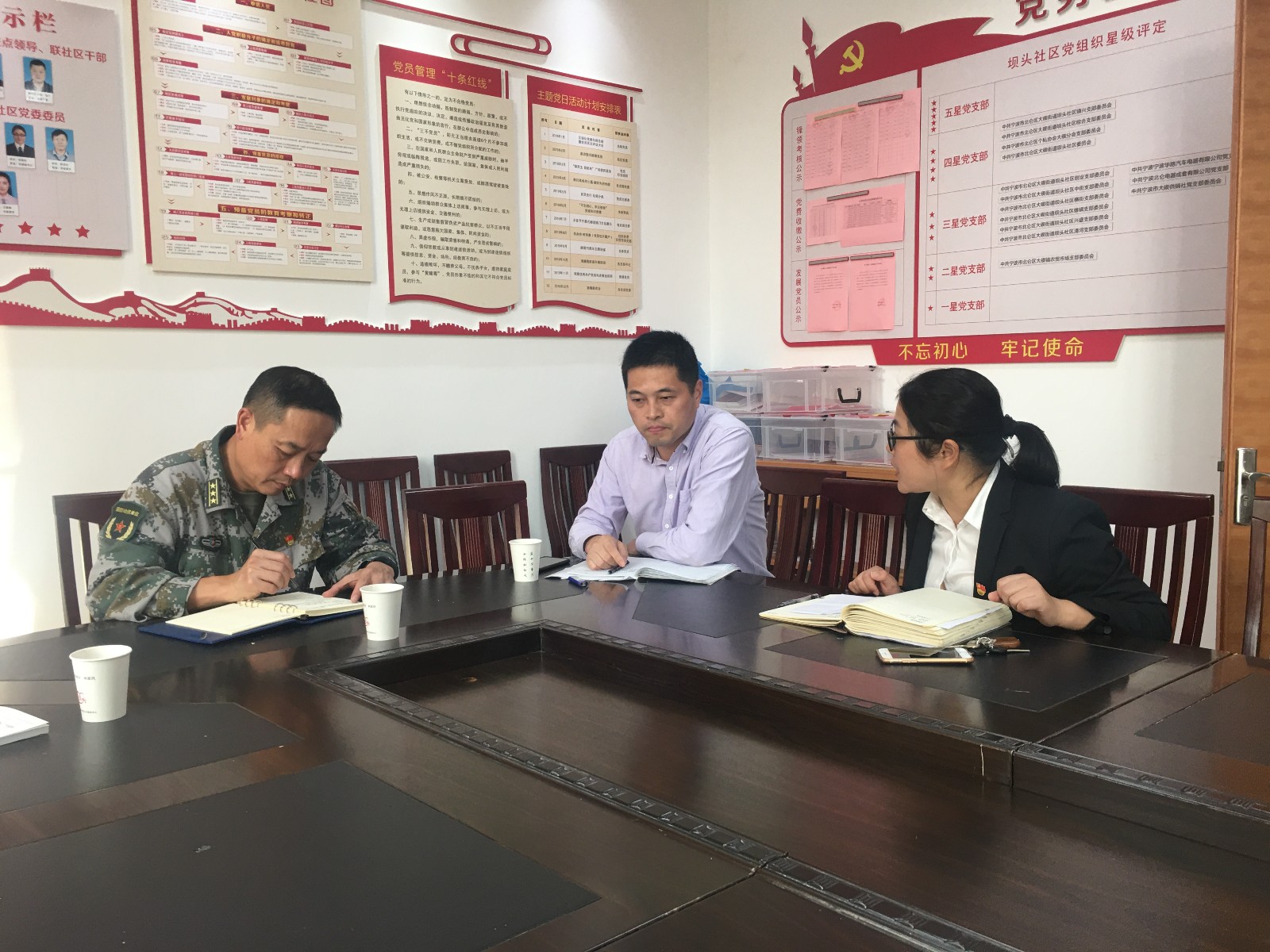 区领导到大碶坝头社区调研“不忘初心 牢记使命”主题教育开展.jpg