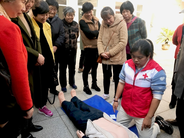 急救课堂走进柴桥成人学校.jpg