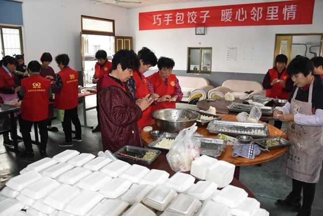 开展“巧手包饺子 暖心邻里情”活动.jpg