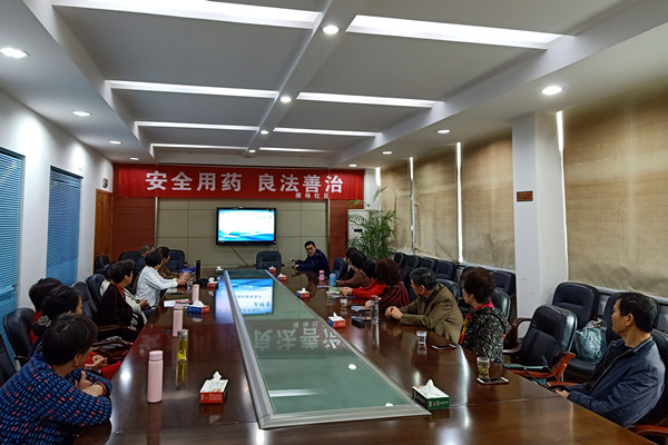 开展“安全用药 良法善治”讲座 (1).jpg