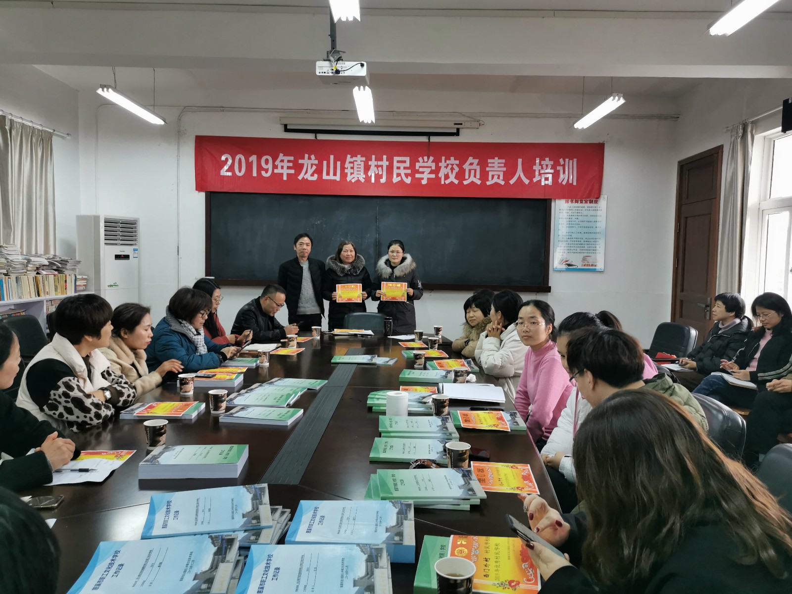 2019年村民学校年终表彰大会.jpg