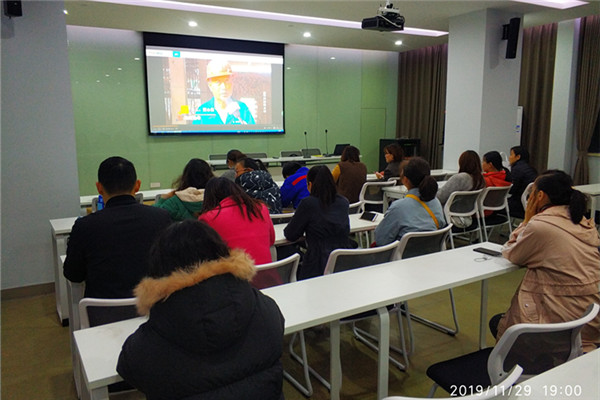 开展全国法制宣传日主题宣传活动 (1).jpg