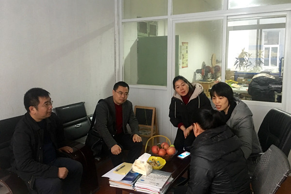 区科协慰问辖区困难职工 (1).jpg