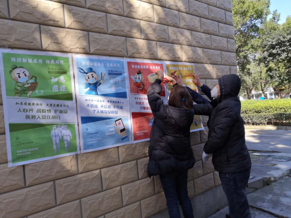 凤凰社区：开展“防新冠疫情__你我同行”宣传.jpg