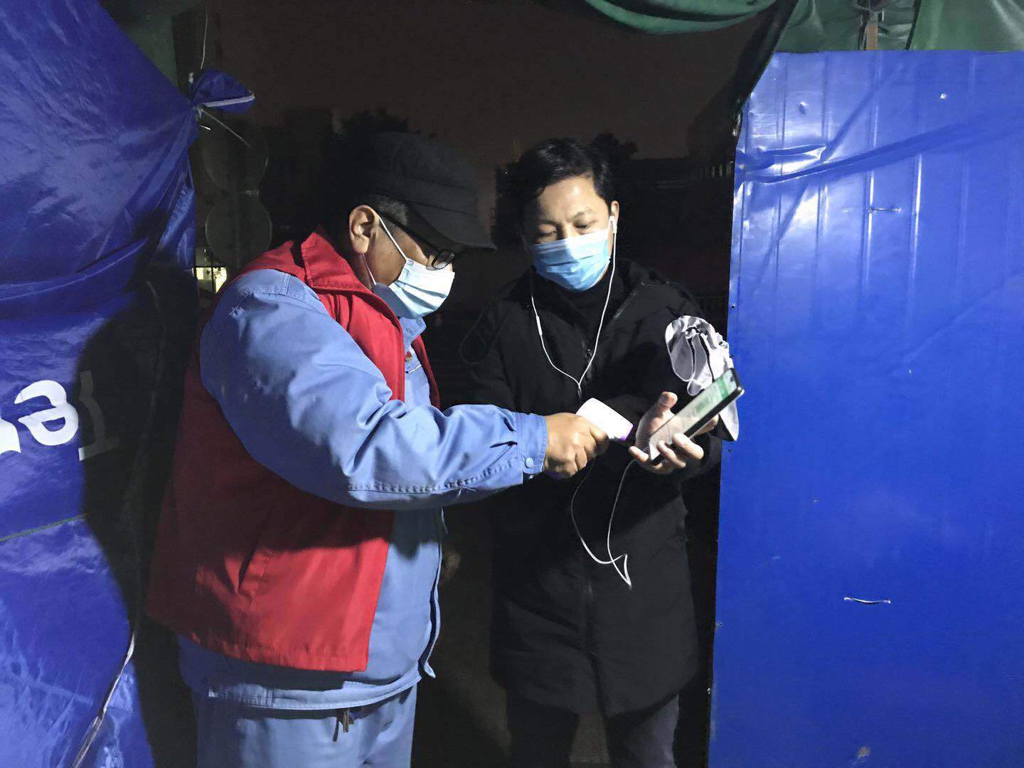 防疫防控不松懈 守严守牢家园门投稿照片.jpg