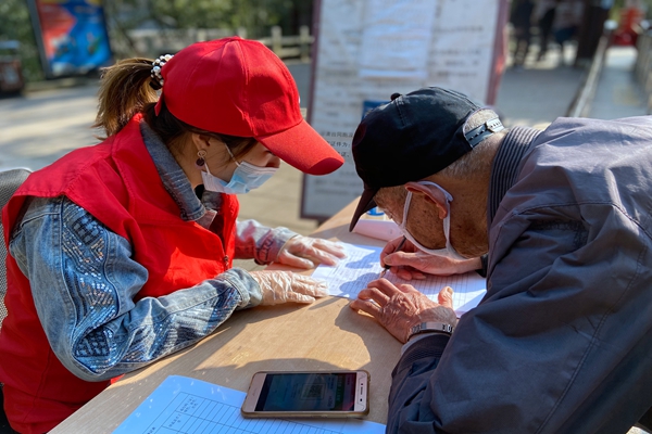 “红峰”力量助力九峰山景区复工复产 (1).jpg