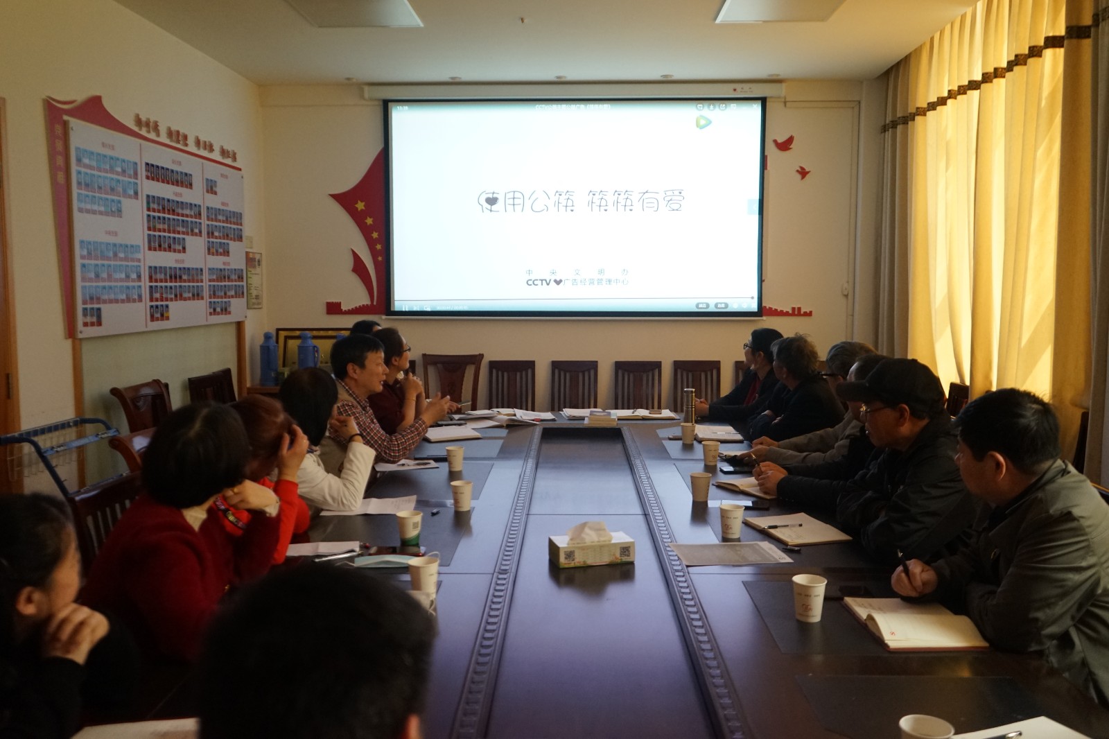 倡议推行公筷公勺 “筷”乐健康文明用餐 (1).JPG