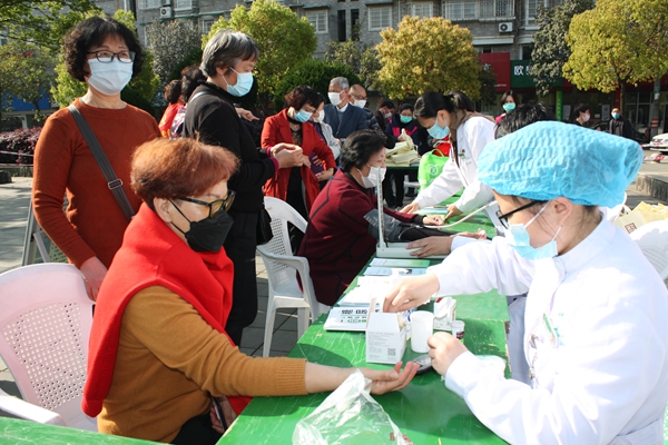 开展“防疫有我，爱卫同行”爱国卫生运动月宣传活动 (1).JPG