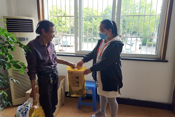 “暖心行动”关爱困难群众 (1).jpg