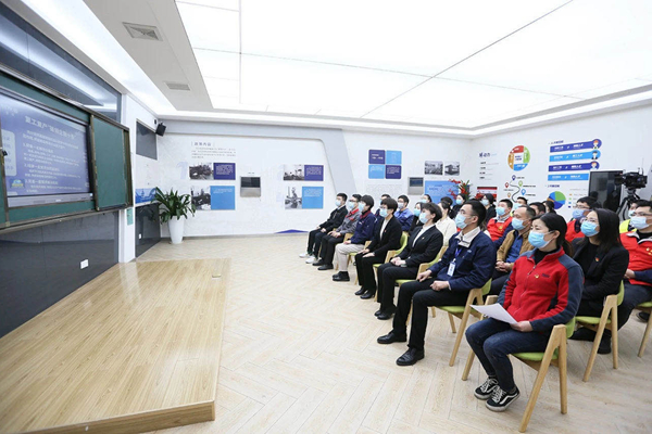 组织观看学习总书记在浙江考察时重要讲话精神 (1).jpg