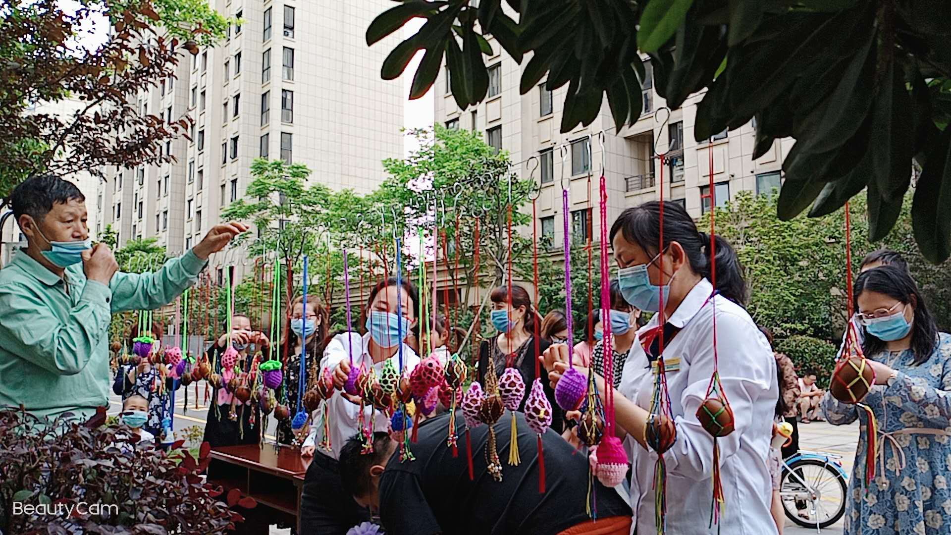 红联社区：五一假期趣味多 立夏斗蛋乐开怀.jpg