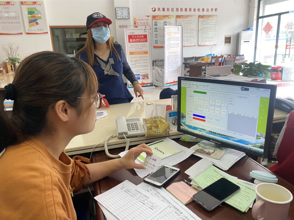 凤凰社区：开展生活垃圾分类积分“变现” 活动.jpg