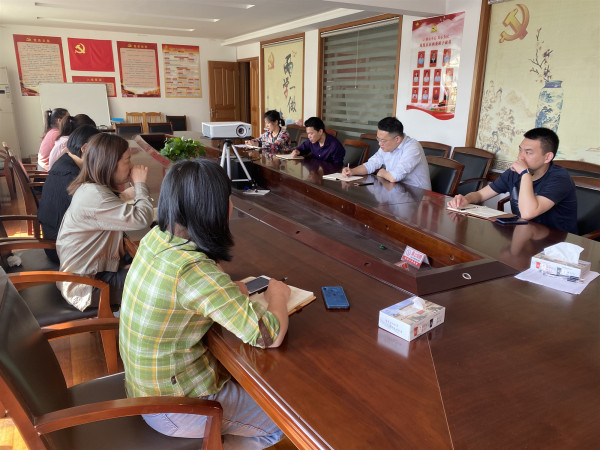 凤凰社区：强化网格员培训 提升网格化服务.jpg