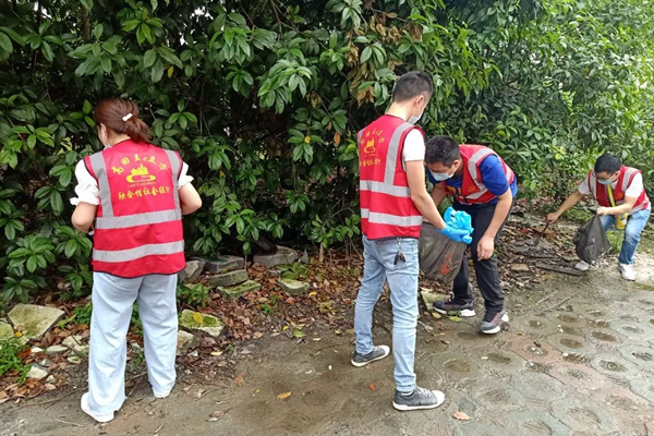 助力文明城市创建 清洁家园在行动 (1).jpg