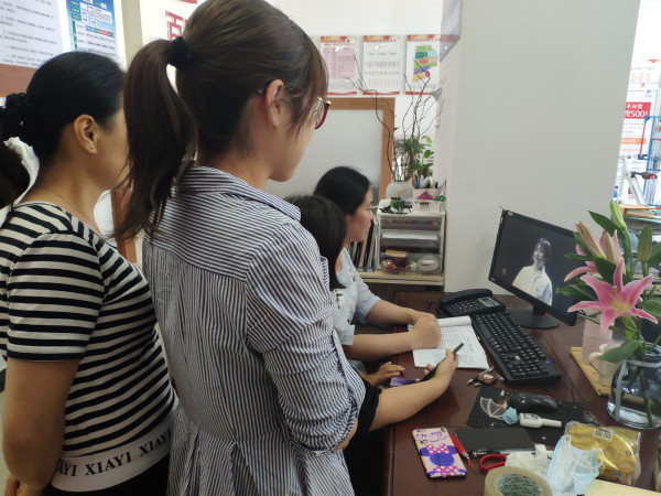 凤凰社区：组织青年观看“牢记嘱托再出发 青春建功理想城”线上直播.jpg