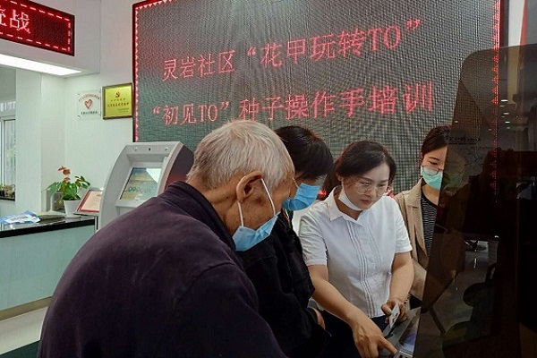 开展“花甲玩转TO”之“初见TO”种子操作手培训 (1).jpg