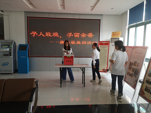 陈华浦社区：予人玫瑰 手留余香——康乃馨捐募活动.jpg