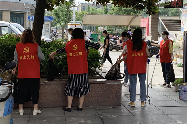 开展“清洁家园”环境卫生整治统一行动 (1).jpg