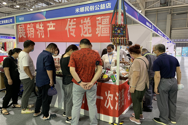 米娜民俗公益店参展北仑首届青年消费节.jpg