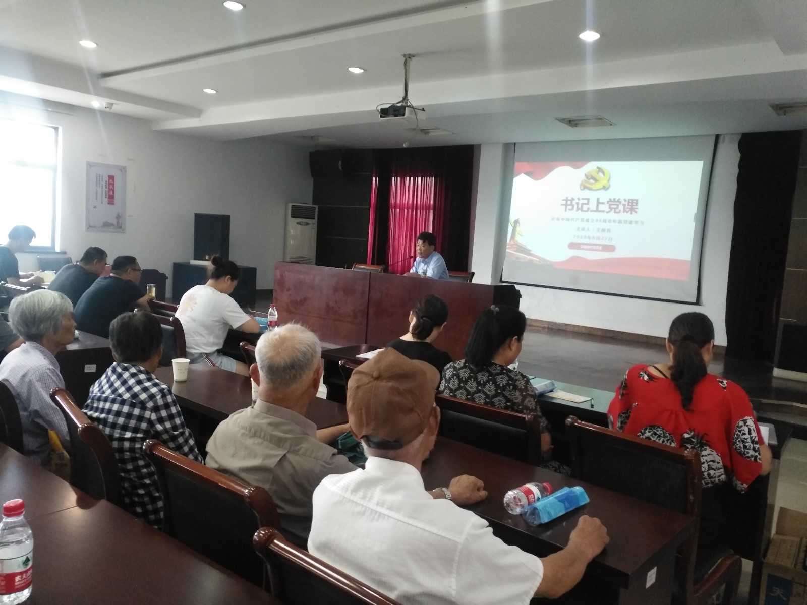 妙胜寺村开展庆“七一”书记上党课活动.jpg