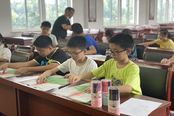 20200810金泉社区关工委：中式风筝 放飞“和谐” (1).jpg