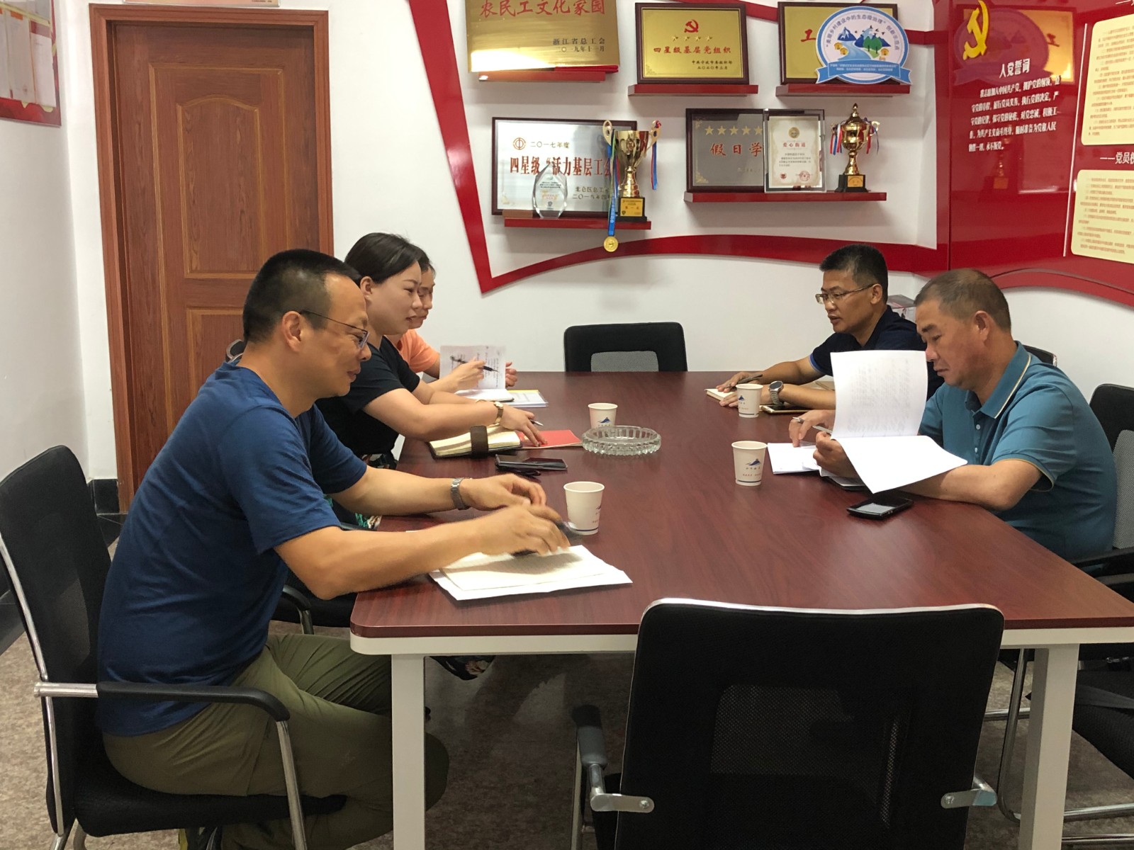 山下社区：区领导走访调研社区工作 (1).jpg