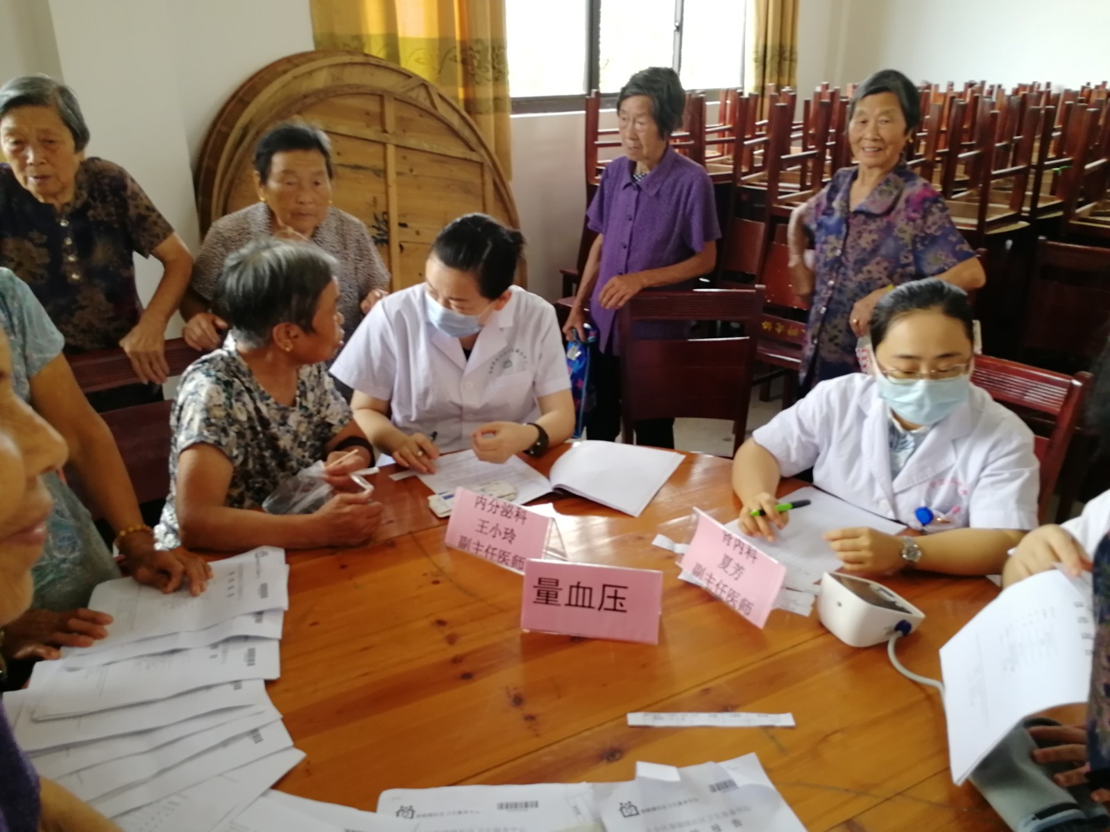 “医共体全专科”家庭医生团队走进北仑春晓街道双狮社文化礼堂.jpg