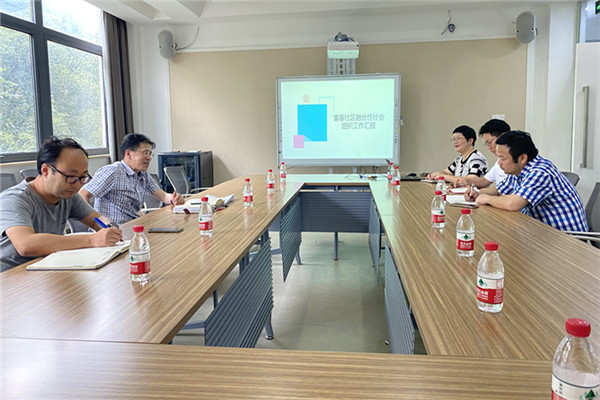 区流管中心调研富春社区融合性社会组织.jpg