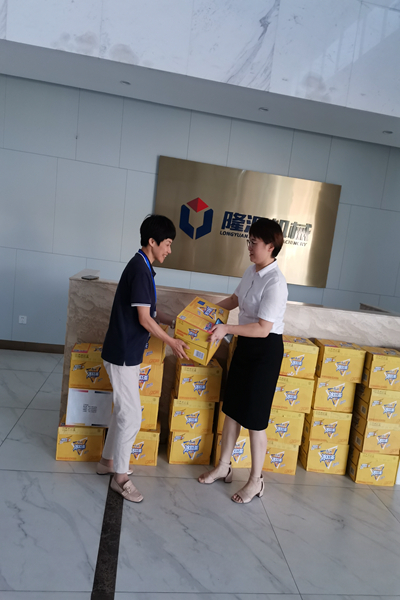 炎炎夏日“送清凉” 丝丝关爱沁人心.jpg