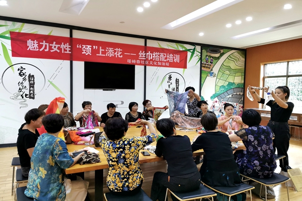 魅力女性 “颈”上添花——丝巾搭配培训.jpg