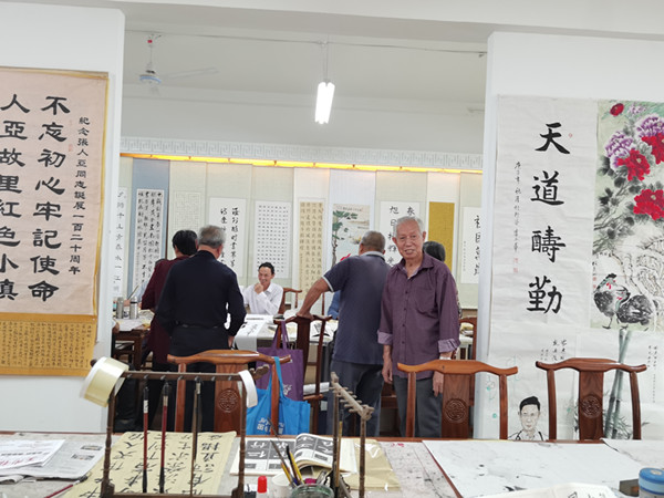 陈华浦社区：举办书画展 喜迎国庆节.jpg