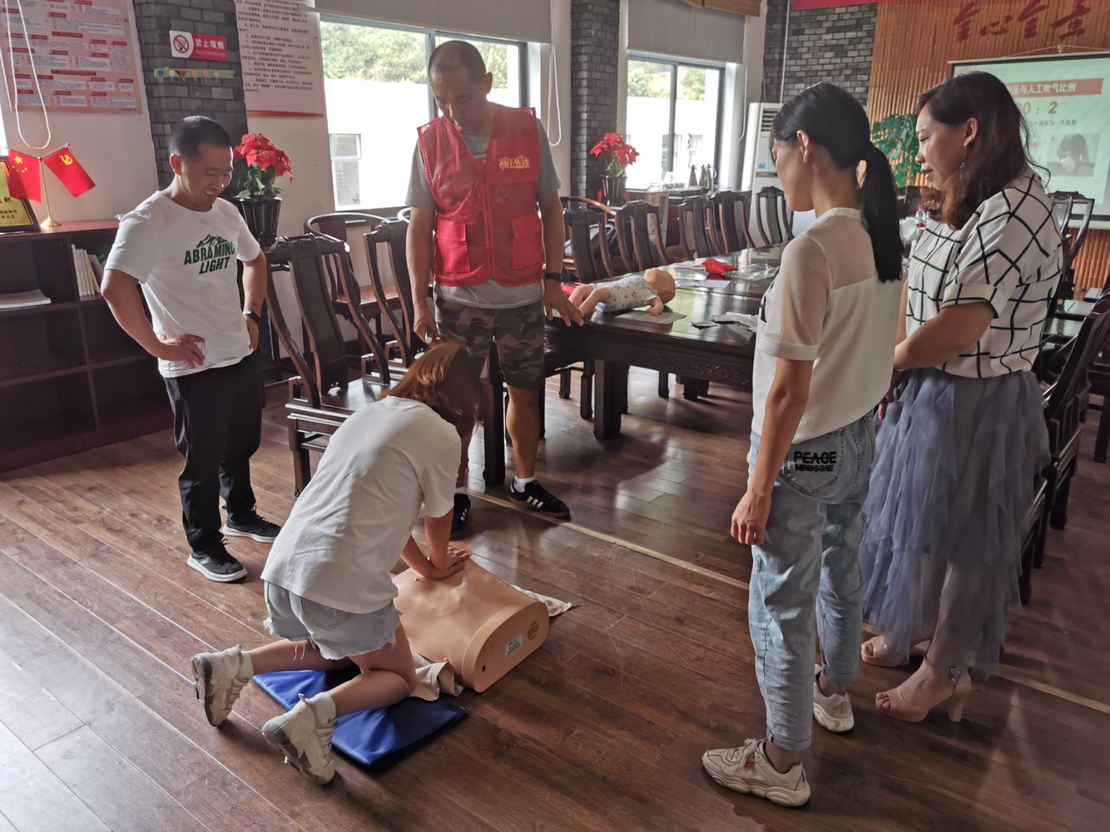 “生命阳光”自护急救项目救援能力提升培训.jpg