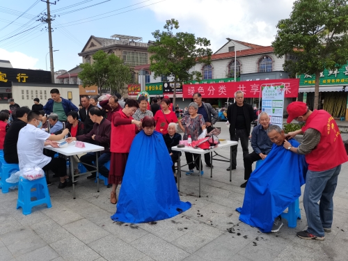 义工服务 传递温情.jpg