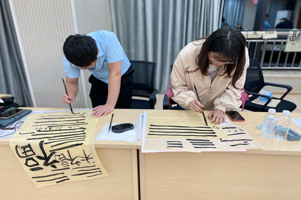 “准匠”培育关爱活动之书法培训 (2).jpg